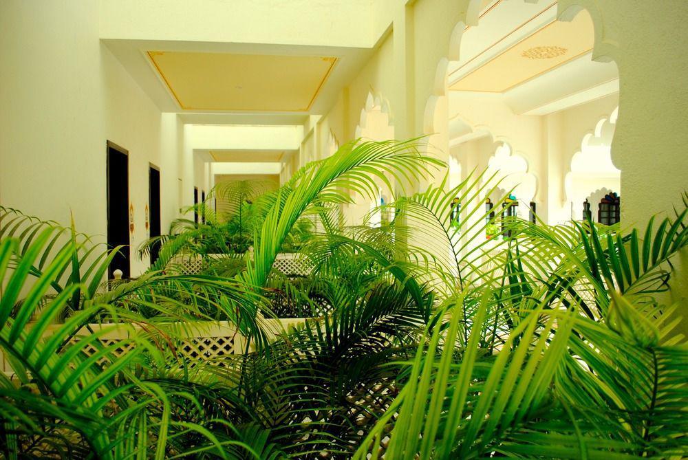 Treehouse Anuraga Palace ساواي مادهوبور المظهر الخارجي الصورة