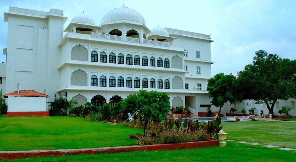 Treehouse Anuraga Palace ساواي مادهوبور المظهر الخارجي الصورة