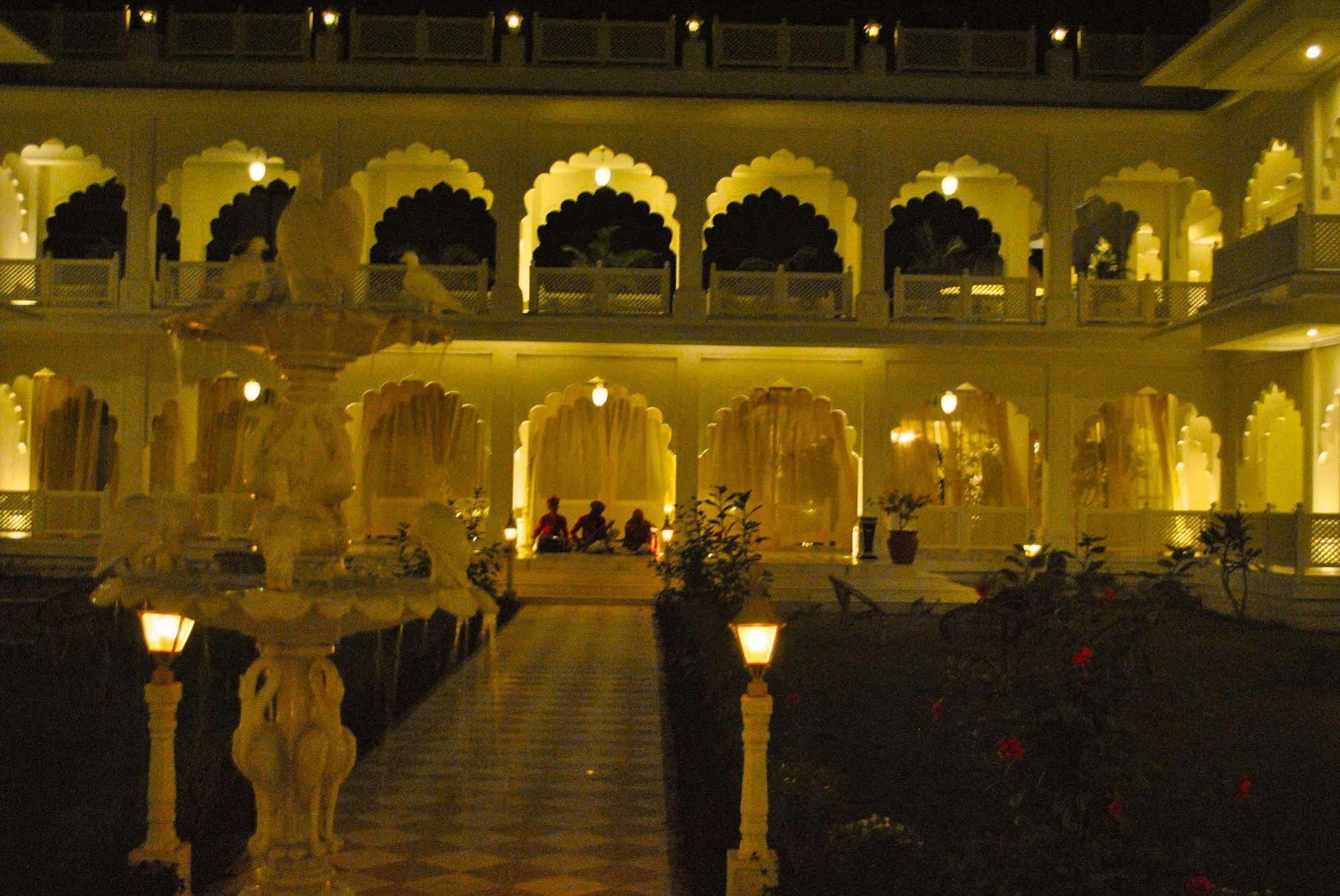 Treehouse Anuraga Palace ساواي مادهوبور المظهر الخارجي الصورة