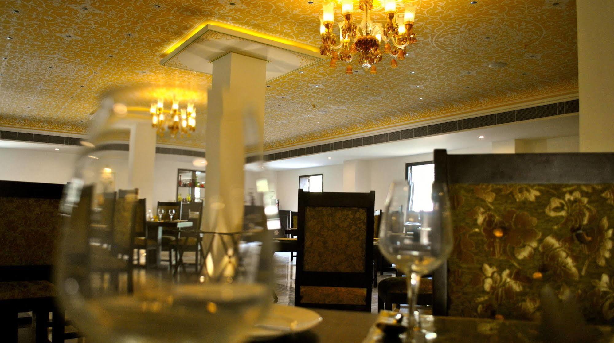Treehouse Anuraga Palace ساواي مادهوبور المظهر الخارجي الصورة