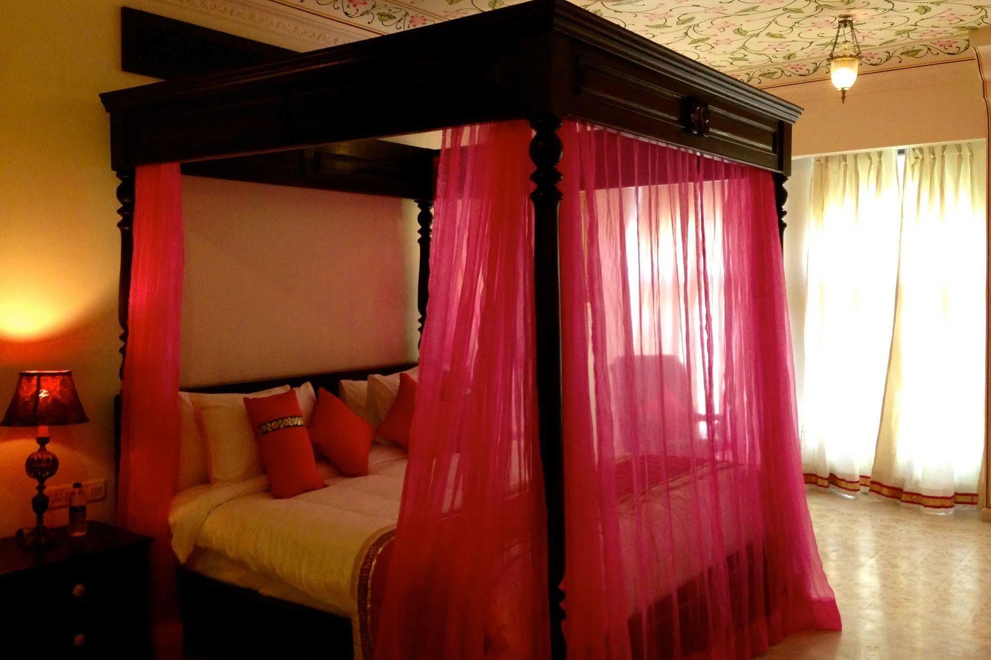 Treehouse Anuraga Palace ساواي مادهوبور المظهر الخارجي الصورة