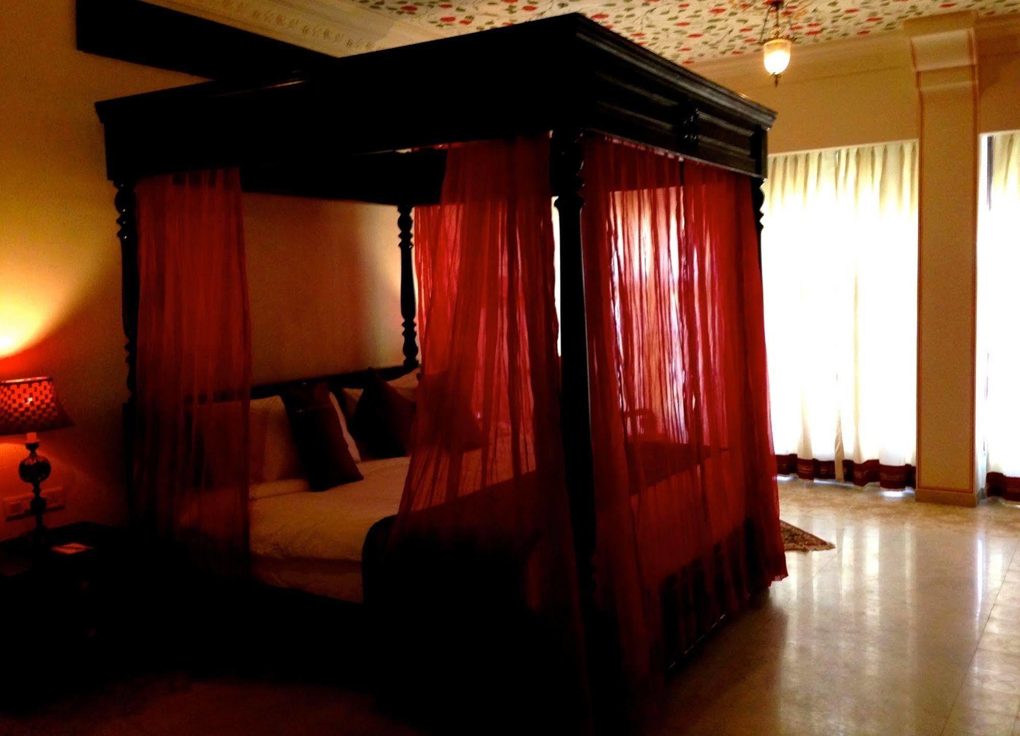 Treehouse Anuraga Palace ساواي مادهوبور المظهر الخارجي الصورة