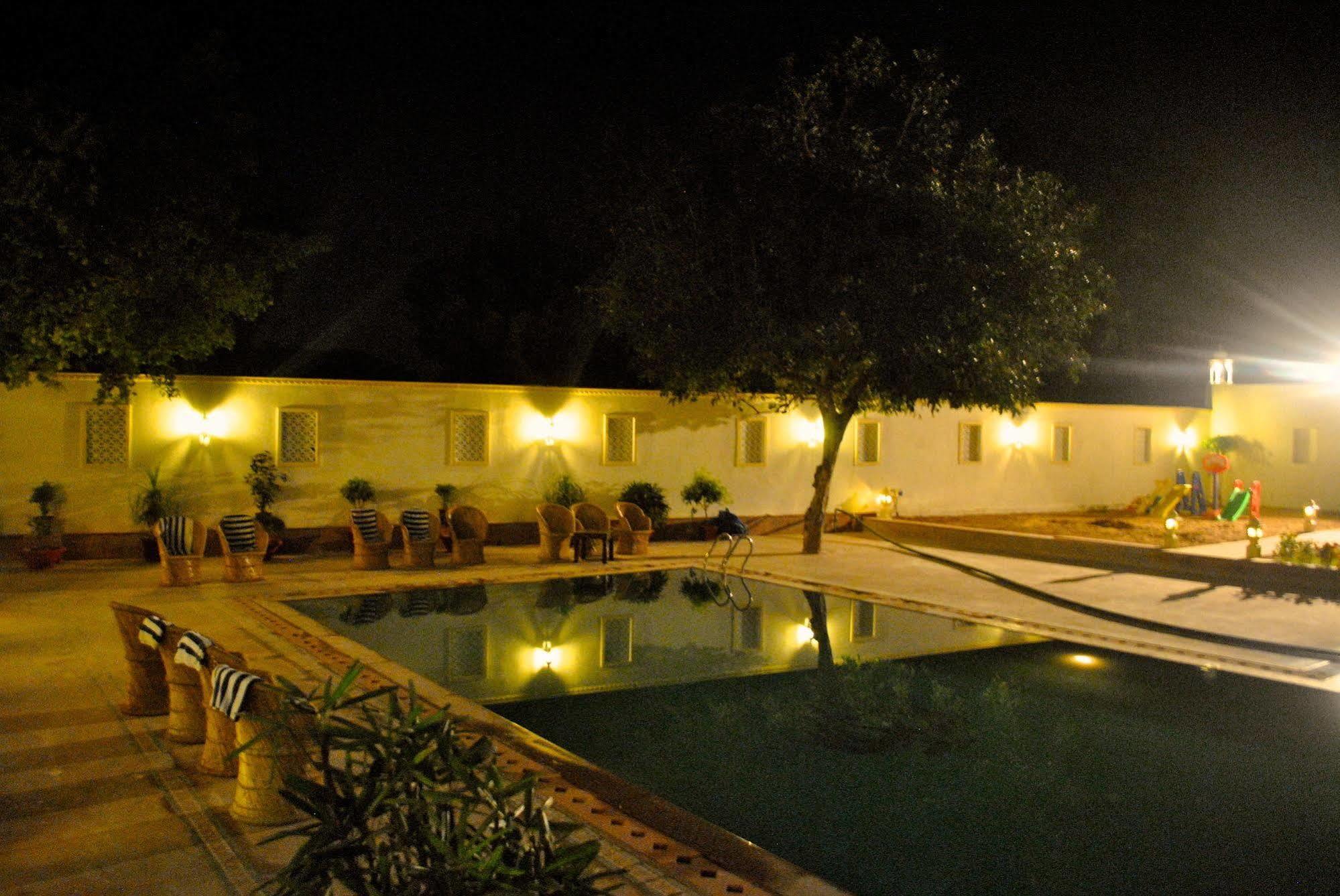 Treehouse Anuraga Palace ساواي مادهوبور المظهر الخارجي الصورة