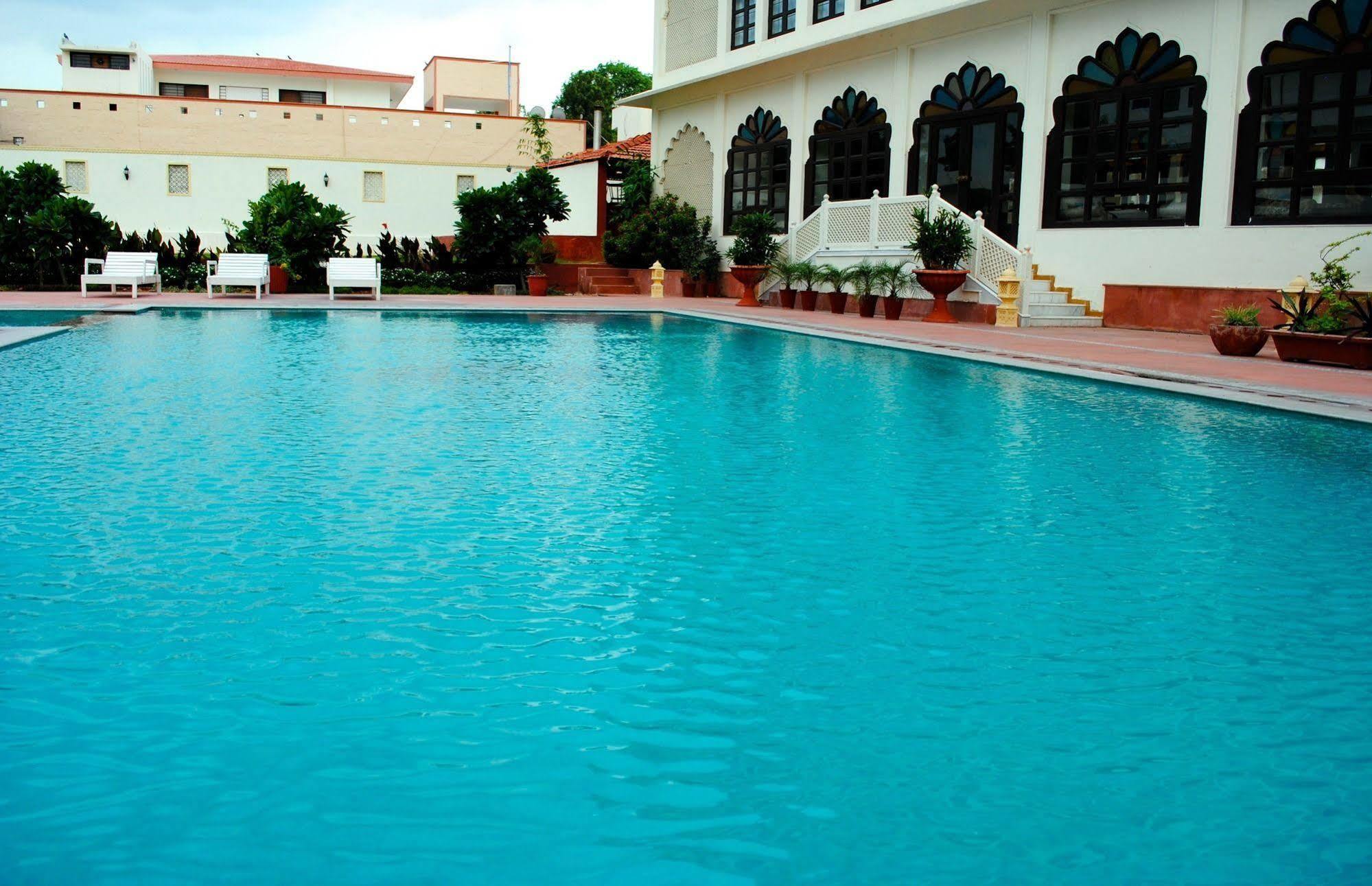 Treehouse Anuraga Palace ساواي مادهوبور المظهر الخارجي الصورة